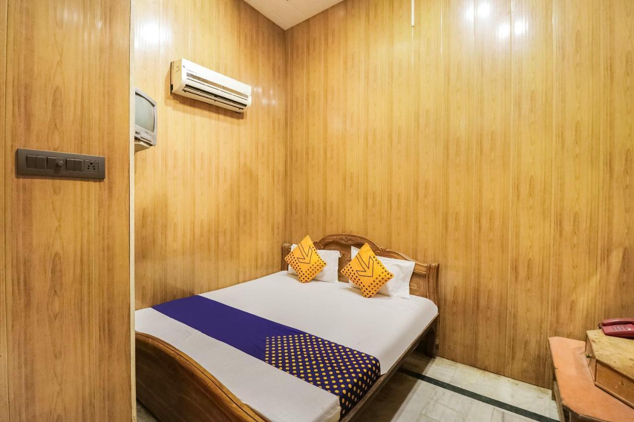Spot On 65416 Hotel Classic Лакнау Екстериор снимка